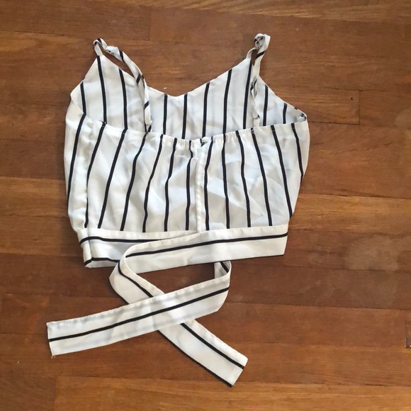 Black and white striped crop top - Picture 2 of 2